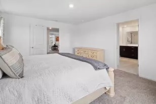 695 Kentshire Cir, Elgin, IL 60124 - Photo 34