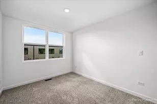 2225 Waters Edge Dr, Schaumburg, IL 60173 - Photo 16