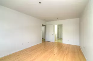 881 N Swift Rd, Addison, IL 60101 - Photo 6