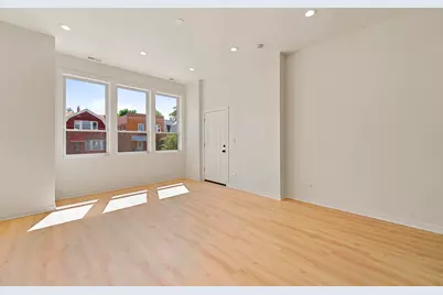 538 N Trumbull Avenue, Chicago, IL 60624 - Photo 2