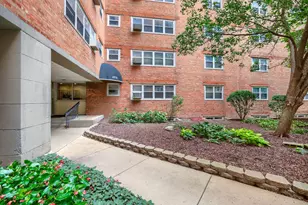 4970 N Marine Dr, Chicago, IL 60640 - Photo 1