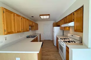 949 Charlela Ln, Elk Grove Village, IL 60007 - Photo 6