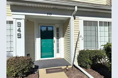 949 Charlela Lane #949, Elk Grove Village, IL 60007 - Photo 2