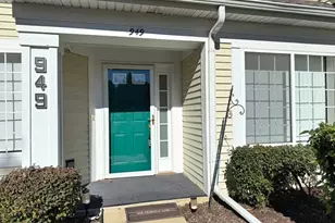 949 Charlela Ln, Elk Grove Village, IL 60007 - Photo 2