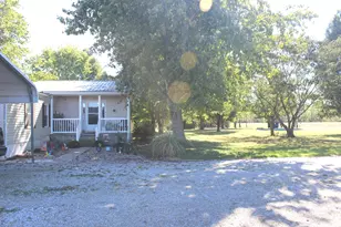 8024 Garrett Rd, Alma, IL 62807 - Photo 4