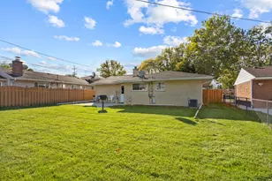 537 Farthing Ln, Des Plaines, IL 60016 - Photo 2