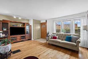 2702 N California Ave, Chicago, IL 60647 - Photo 2
