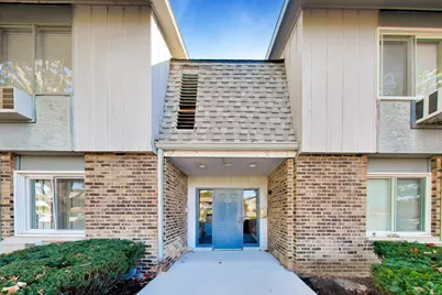 904 E Old Willow Road #102, Prospect Heights, IL 60070 - Photo 1