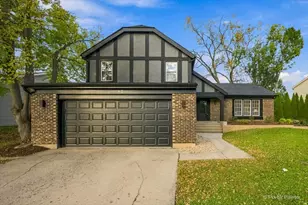 62 E Fox Hill Dr, Buffalo Grove, IL 60089 - Photo 1