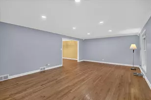 857 W Lanark Ln, Palatine, IL 60067 - Photo 6