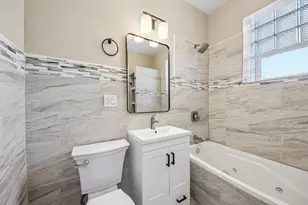 656 E Bowen Ave, Chicago, IL 60653 - Photo 16