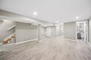 656 E Bowen Ave, Chicago, IL 60653 - Photo 34