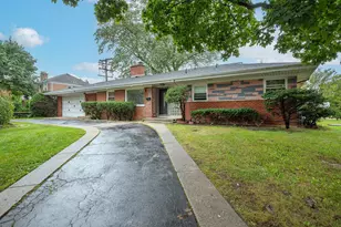 6756 N Keating Ave, Lincolnwood, IL 60712 - Photo 2