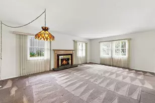 1600 Cambourne Ln, Schaumburg, IL 60194 - Photo 4