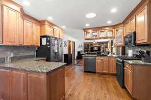 7919 Palm Ct, Orland Park, IL 60462 - Photo 8