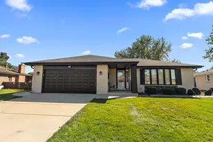 7919 Palm Ct, Orland Park, IL 60462 - Photo 2