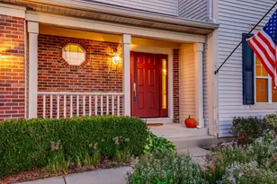 14241 Oakwood Ct, Green Oaks, IL 60048 - Photo 2