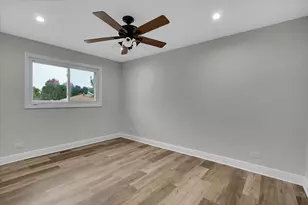 2033 N Wainwright Ct, Palatine, IL 60074 - Photo 14