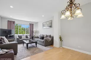 983 Mayfair Ct, Elk Grove Village, IL 60007 - Photo 6