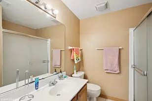 983 Mayfair Ct, Elk Grove Village, IL 60007 - Photo 18