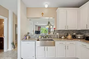983 Mayfair Ct, Elk Grove Village, IL 60007 - Photo 8
