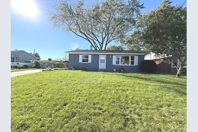 233 Ensenada Drive, Carpentersville, IL 60110 - Photo 2
