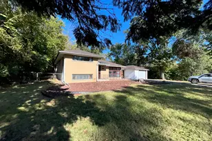3108 Lexington Dr, Hazel Crest, IL 60429 - Photo 2
