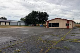 121 N Columbia Ave, Oglesby, IL 61348 - Photo 1