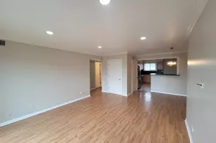 9368 Bay Colony Dr, Des Plaines, IL 60016 - Photo 2