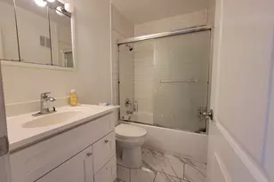 9368 Bay Colony Dr, Des Plaines, IL 60016 - Photo 12