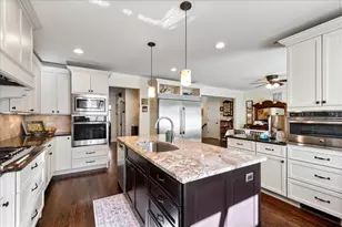 2715 W Morse Ave, Chicago, IL 60645 - Photo 12