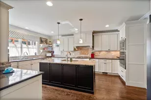 2715 W Morse Ave, Chicago, IL 60645 - Photo 10