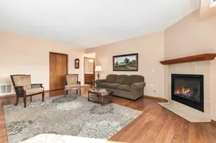 18610 Pine Lake Dr, Tinley Park, IL 60477 - Photo 6