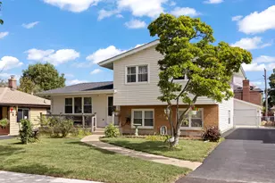 639 N Indiana St, Elmhurst, IL 60126 - Photo 1