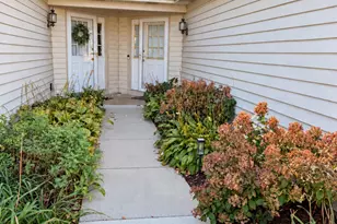 1827 Grove Ave, Schaumburg, IL 60193 - Photo 2