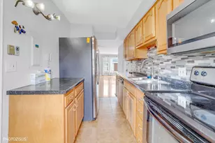 1450 Plymouth Pl, Glenview, IL 60025 - Photo 12