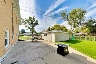 44 Cranbrook Dr, Des Plaines, IL 60016 - Photo 26