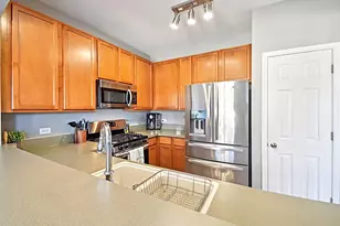 6052 Canterbury Ln, Hoffman Estates, IL 60192 - Photo 8