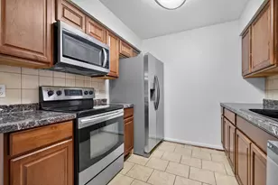 450 W Downer Pl, Aurora, IL 60506 - Photo 8