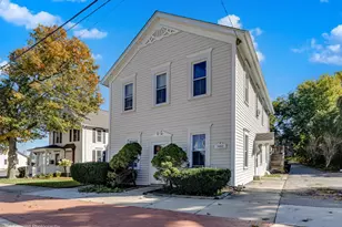 327 Jefferson St, Algonquin, IL 60102 - Photo 1