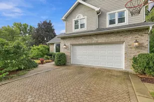 7810 Regency Grove Dr, Darien, IL 60561 - Photo 2