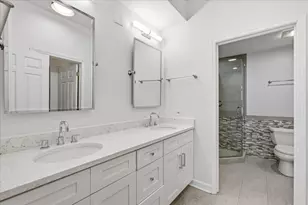 77 E 16th St, Chicago, IL 60616 - Photo 12