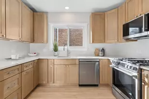 5747 N Melvina Ave, Chicago, IL 60646 - Photo 8