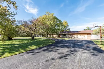 11850 W 29th Street, Beach Park, IL 60099 - Photo 2