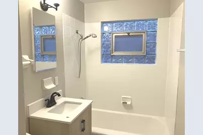 9736 S Emerald Avenue, Chicago, IL 60628 - Photo 6