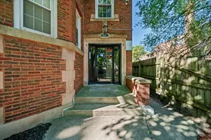 7822 S Kingston Ave, Chicago, IL 60649 - Photo 2