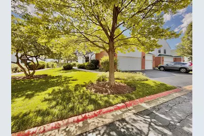 110 Pembroke Circle, Lake Bluff, IL 60044 - Photo 2
