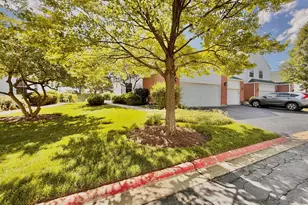 110 Pembroke Cir, Lake Bluff, IL 60044 - Photo 2