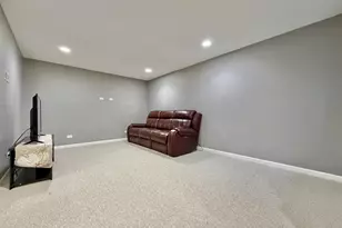 110 Pembroke Cir, Lake Bluff, IL 60044 - Photo 40