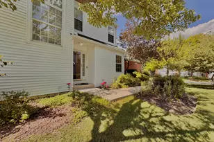 110 Pembroke Cir, Lake Bluff, IL 60044 - Photo 4